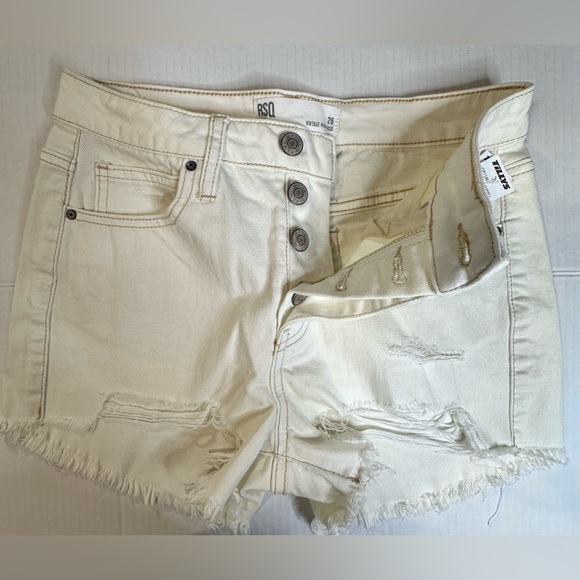 RSQ Ivory/ Cream High Rise Short 2 Distressed Fringed Button Closure Size 26 NWT - Picture 7 of 11